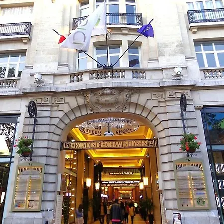 Studio De Charme Toits Parisiens-2